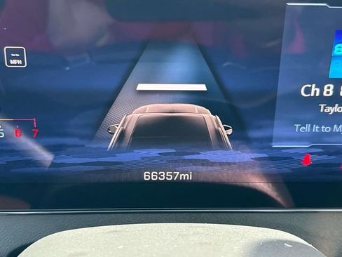 Used 2024 Chevrolet Traverse LT FWD image 33