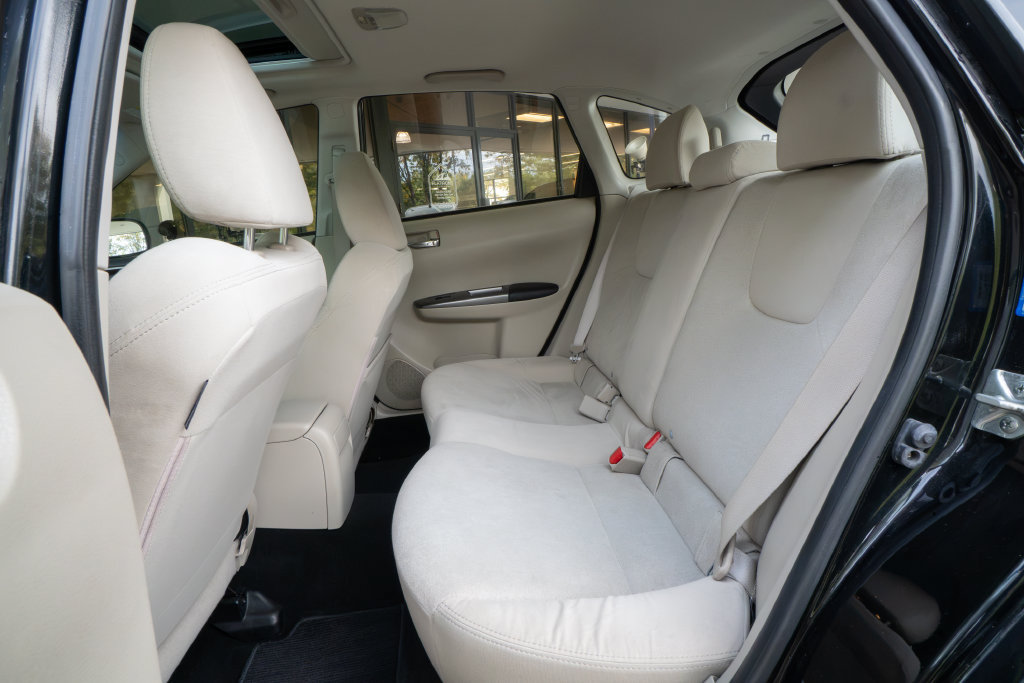 Used 2011 Subaru Impreza 2.5i Premium w/ PWR Moonroof Value Pkg AWD/4WD image 16