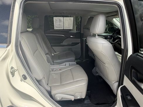 Used 2019 Toyota Highlander Limited Platinum AWD/4WD image 25