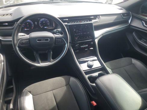 Used 2025 Jeep Grand Cherokee L Altitude RWD image 10