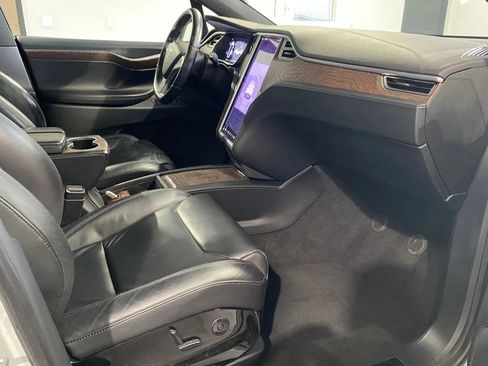 Used 2016 Tesla Model X 90D image 6