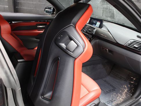 Used 2018 BMW M4 Coupe w/ Competition Package RWD image 50
