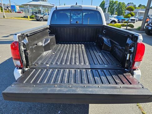 Used 2022 Toyota Tacoma SR AWD/4WD image 11