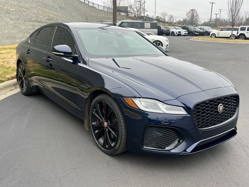 Used 2022 Jaguar XF SE image 9