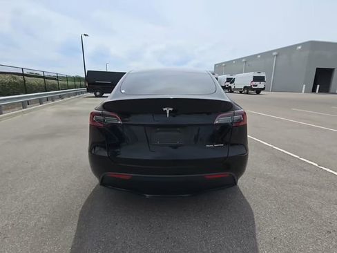 Used 2022 Tesla Model Y Long Range image 3