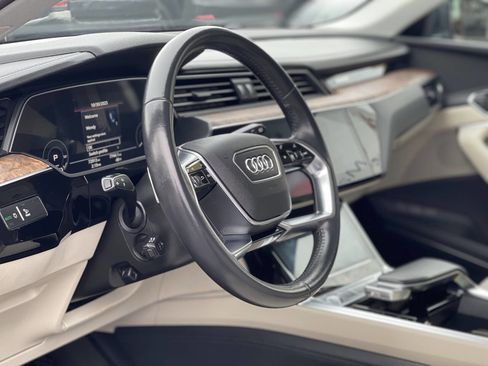 Used 2019 Audi e-tron Prestige w/ Prestige Package image 7