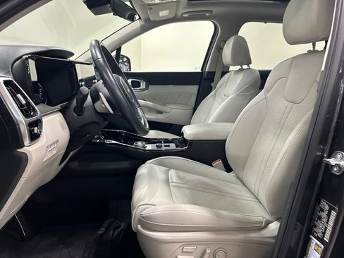 Used 2023 Kia Sorento SX Prestige w/ Panoramic Sunroof Package AWD/4WD image 11