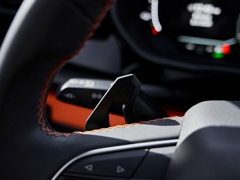 Used 2025 Lamborghini Urus SE image 60