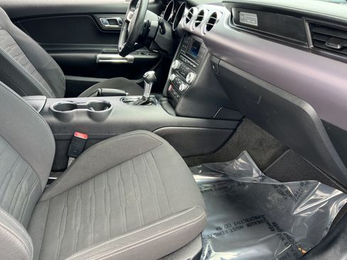 Used 2017 Ford Mustang GT w/ Black Accent Package RWD image 22