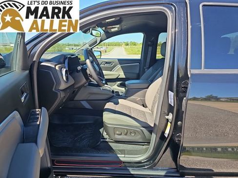 Used 2024 Chevrolet Colorado ZR2 AWD/4WD image 19