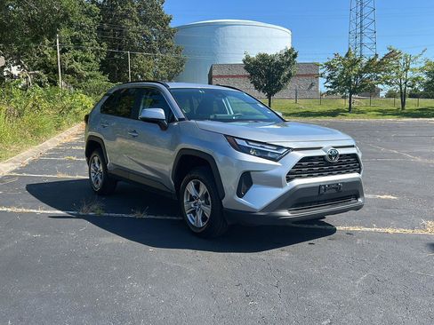 Used 2025 Toyota RAV4 XLE AWD/4WD image 11