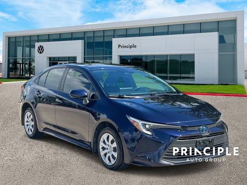 Used 2024 Toyota Corolla LE FWD image 3