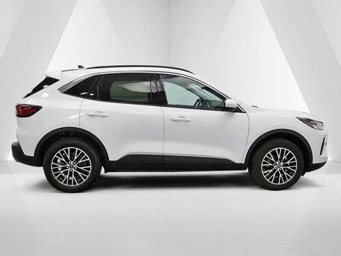 Used 2023 Ford Escape SE FWD image 8