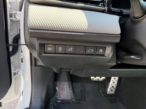 Used 2025 Toyota Camry SE AWD/4WD image 7