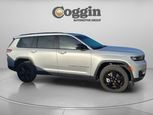 Used 2023 Jeep Grand Cherokee L Limited w/ Black Appearance Package image 7