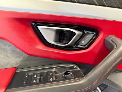 Used 2020 Lamborghini Urus AWD/4WD image 12