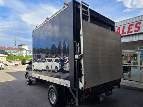 Used 2018 Chevrolet Express 3500 w/ Power Convenience Package RWD image 9