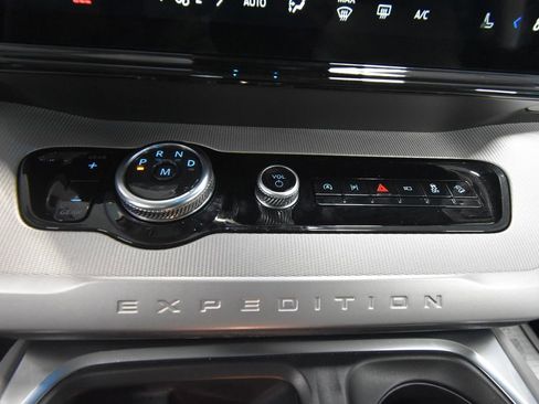 Used 2025 Ford Expedition Active image 17