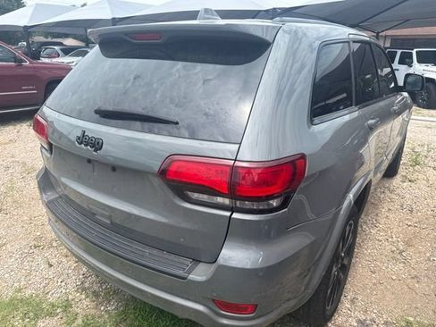 Used 2021 Jeep Grand Cherokee Laredo X RWD image 3