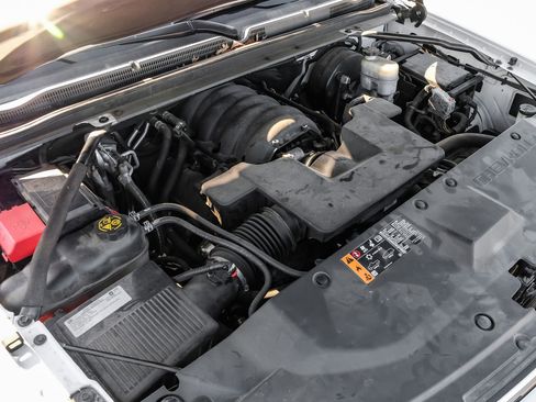 Used 2020 Chevrolet Suburban LT image 64