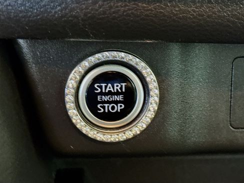 Used 2022 Nissan Rogue S image 21