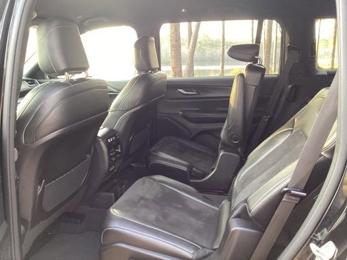 Used 2023 Jeep Grand Cherokee L Laredo image 10