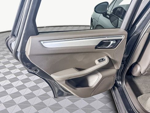 Used 2023 Porsche Macan image 25