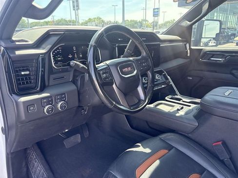 Used 2024 GMC Sierra 2500 AT4 w/ AT4 Preferred Package AWD/4WD image 10