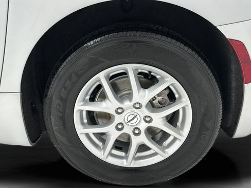 Used 2022 Chrysler Voyager LX FWD image 8