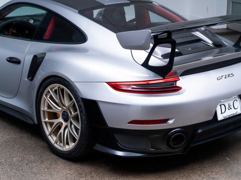 Used 2018 Porsche 911 GT2 RS w/ Weissach Package RWD image 12