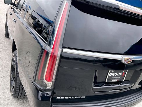 Used 2016 Cadillac Escalade ESV Premium AWD/4WD image 27