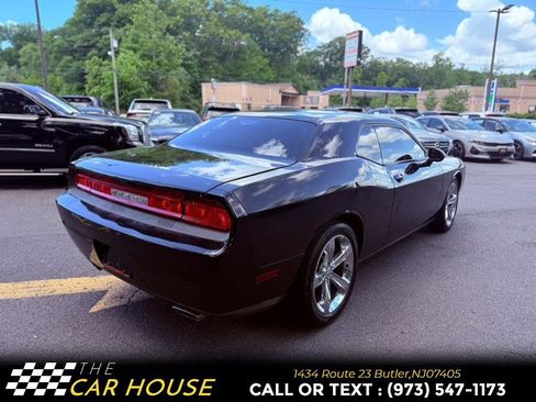 Used 2014 Dodge Challenger SXT RWD image 5