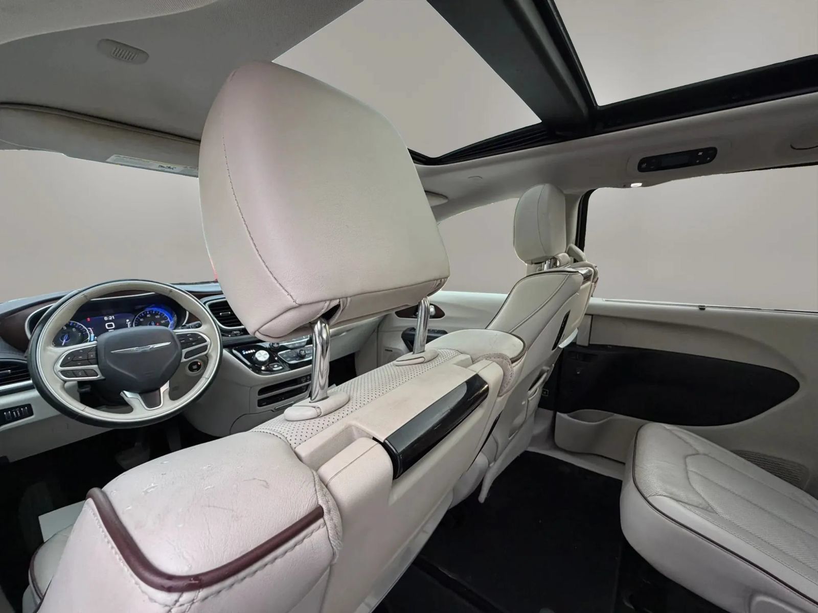 Used 2017 Chrysler Pacifica Limited FWD image 19