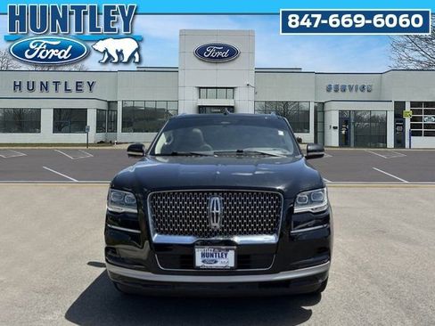 Used 2022 Lincoln Navigator Reserve image 3