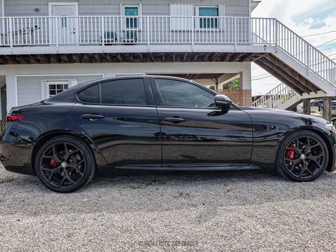Used 2020 Alfa Romeo Giulia w/ Quick Order Package 22K Sport image 10
