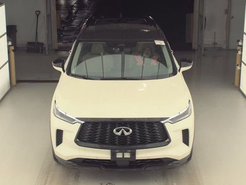 Used 2023 INFINITI QX60 Luxe w/ Performance Audio Package image 2