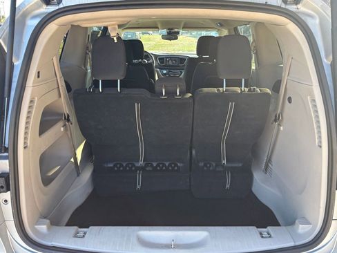 Used 2023 Chrysler Voyager LX image 33