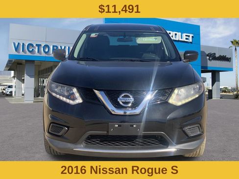 Used 2016 Nissan Rogue S w/ S Family Package FWD image 2