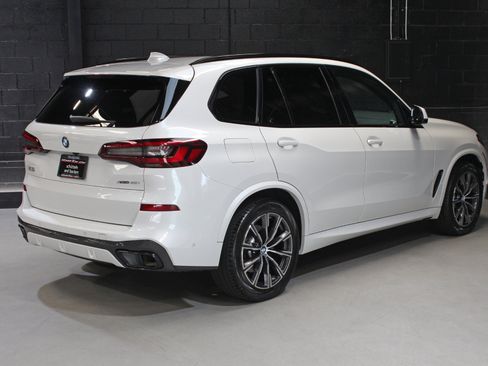 Used 2021 BMW X5 xDrive40i w/ M Sport Package AWD/4WD image 17