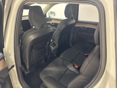 Used 2025 Volvo XC90 B6 Plus image 19