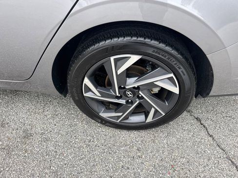 Used 2025 Hyundai Elantra Sport image 19