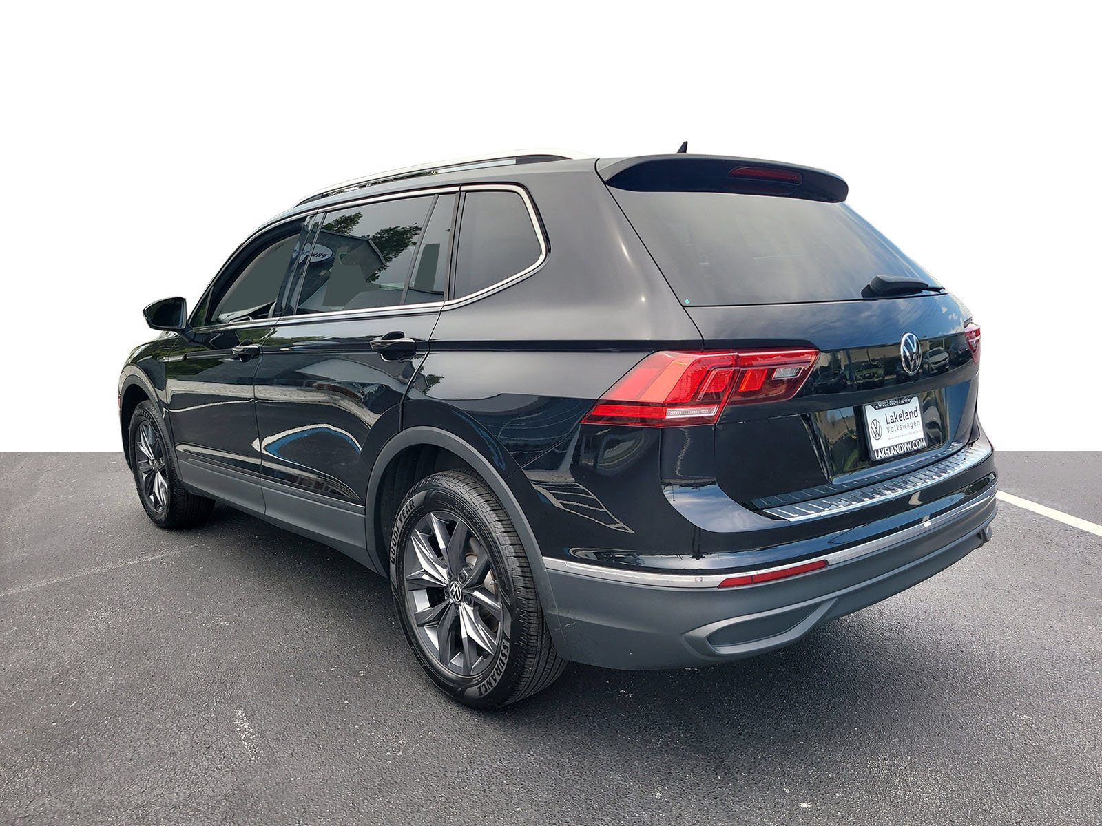 Used 2023 Volkswagen Tiguan SE FWD image 4