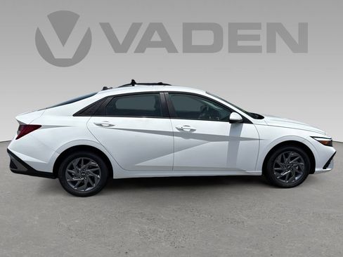 New 2026 Hyundai Elantra Hybrid FWD image 7