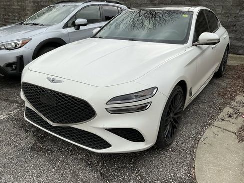 Used 2022 Genesis G70 3.3T Launch Edition image 11