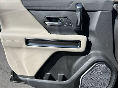 New 2026 GMC Hummer EV 4x4 Crew Cab w/ LPO, Illumination Package image 23