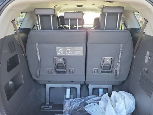 New 2026 Kia Carnival EX FWD image 27