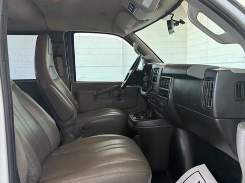 Used 2017 Chevrolet Express 3500 LS image 31
