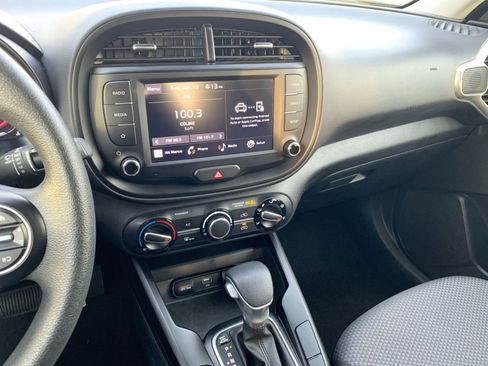 Used 2025 Kia Soul LX w/ LX Technology Package image 18