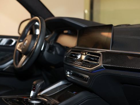 Used 2020 BMW X5 M Competition w/ Executive Package image 18