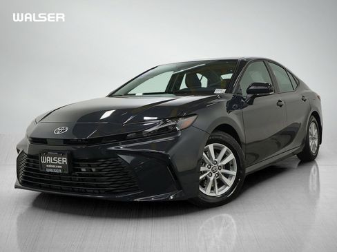 Used 2025 Toyota Camry LE image 1